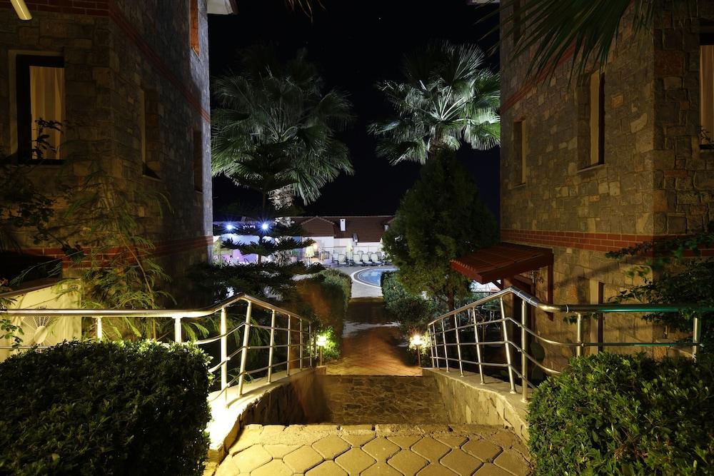 Golden Life Heights Deluxe Suite Hotel - Adult Only Oludeniz Exterior foto